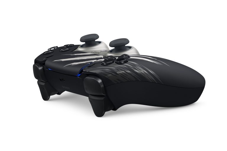 PlayStation®5 DualSense™ Wireless Controller Marvel’s Wolverine Adamantium Limited Edition thumbnail 3